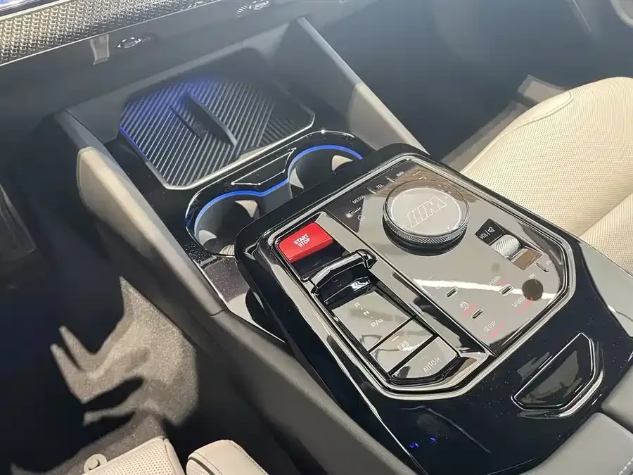 BMW M5 New Energy 2025 M5 2025 — миниатюра 4