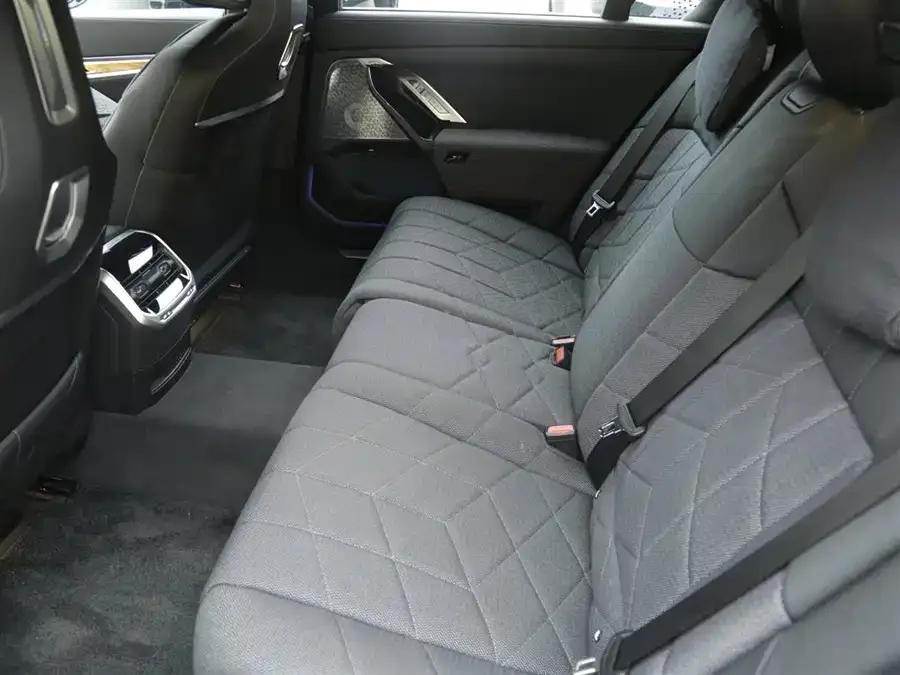 BMW i7 M70L 2023 M70L 2023 — миниатюра 3