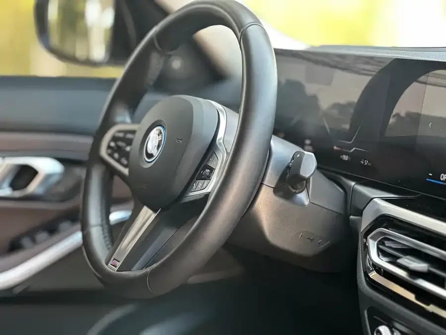 BMW i3 2023 eDrive 40 L Night Sport Package 2024 — миниатюра 2