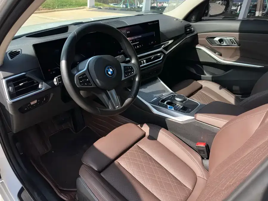 BMW i3 2023 eDrive 40 L Night Sport Package 2024 — миниатюра 3