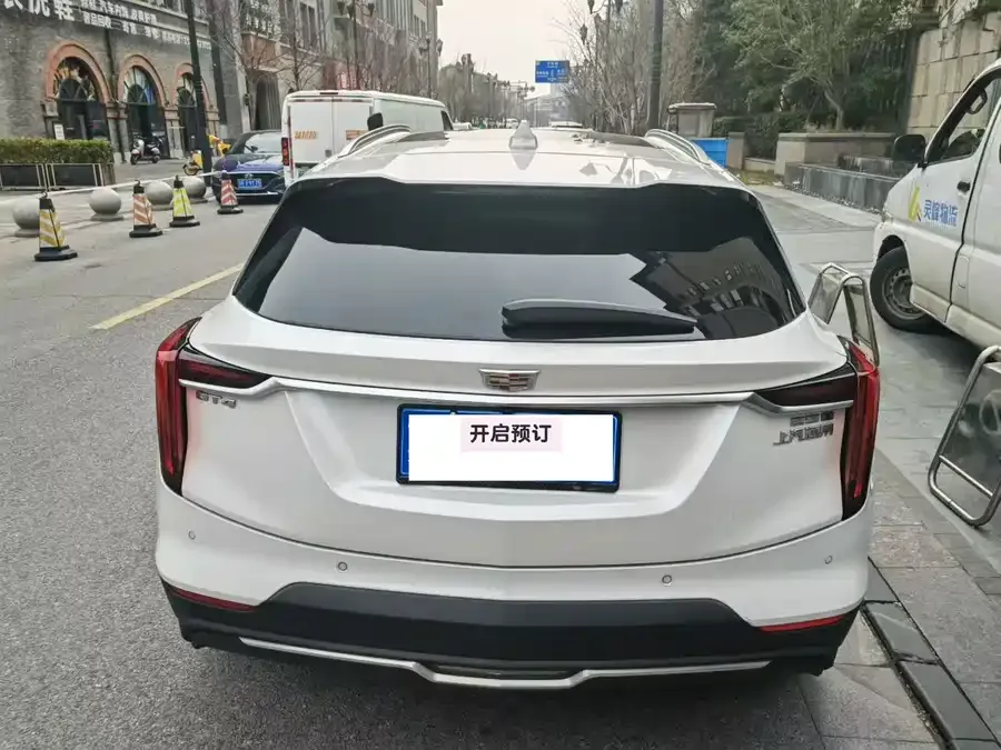 Cadillac GT4 2023 25T Fashion Edition 2025 — миниатюра 4