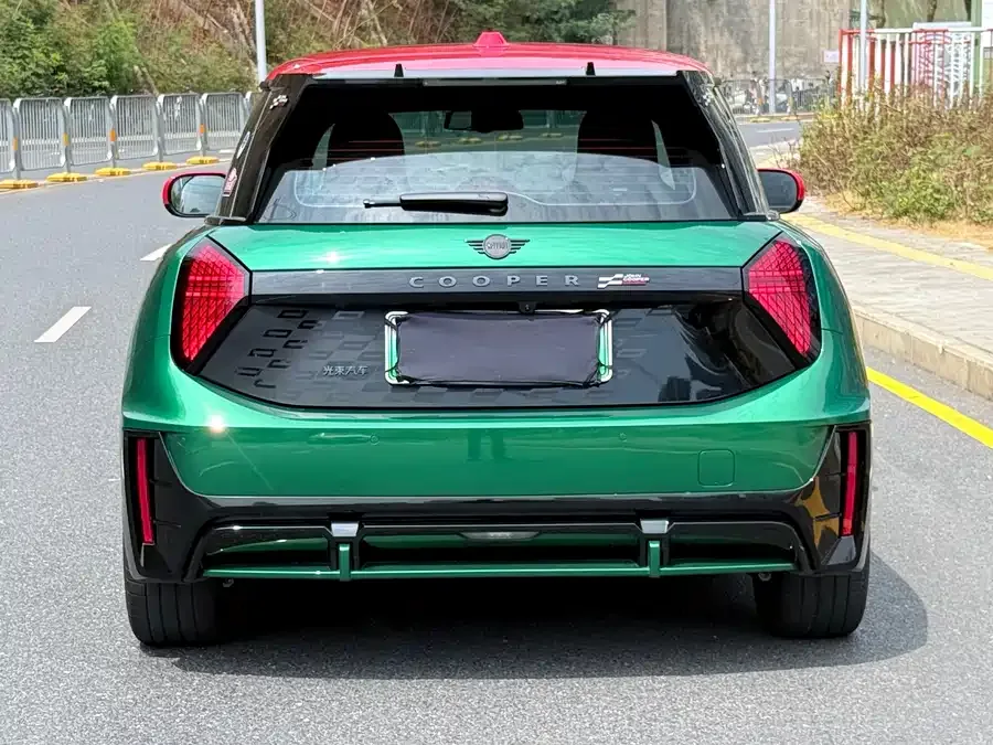 MINI electric JCW MINI JCW 2025 ELECTRIC JOHN COOPER WORKS 2025 — миниатюра 2