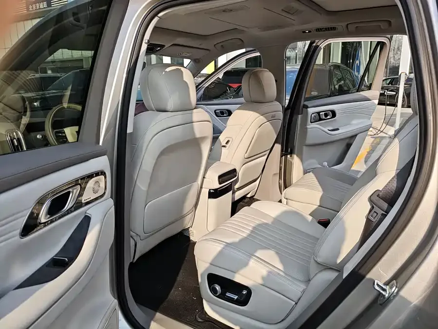 Geely Galaxy M9 Galaxy M9 2025 210km/h AWD Navigator Edition 2026 — миниатюра 3