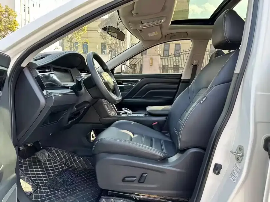 Venucia Star Venucia Star 2021 260T Automatic Star Edition 2022 — миниатюра 3