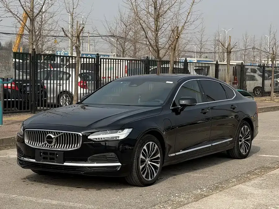 Volvo S90 plug-in hybrid 2024