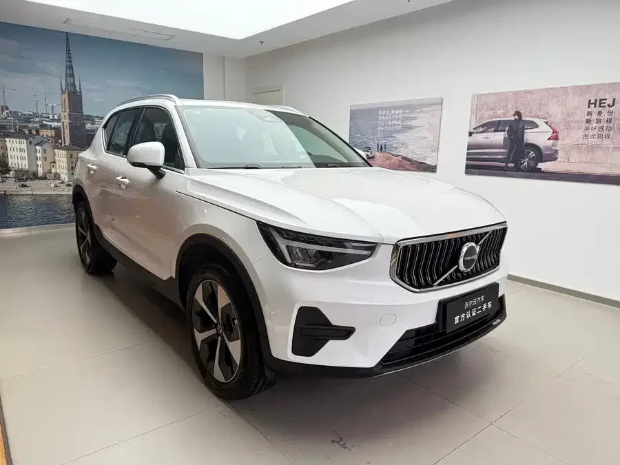 Volvo XC40 2025 B4 4WD Zhiyuan Luxury Edition 2025 — миниатюра 2