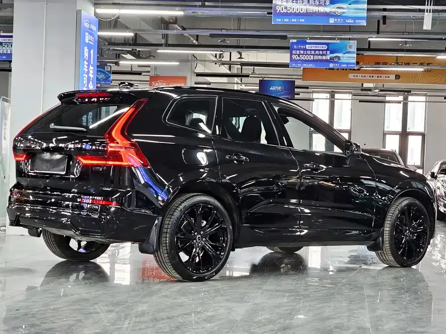 Volvo XC60 2025 B5 4WD Zhiyuan Polar Night Black Edition 2026 — миниатюра 2