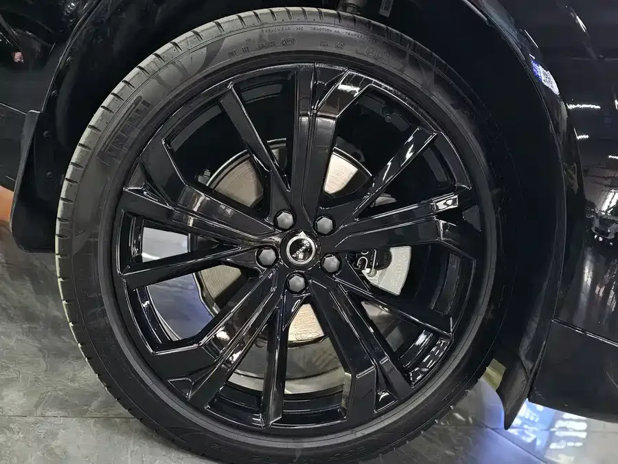 Volvo XC60 2025 B5 4WD Zhiyuan Polar Night Black Edition 2026 — миниатюра 4