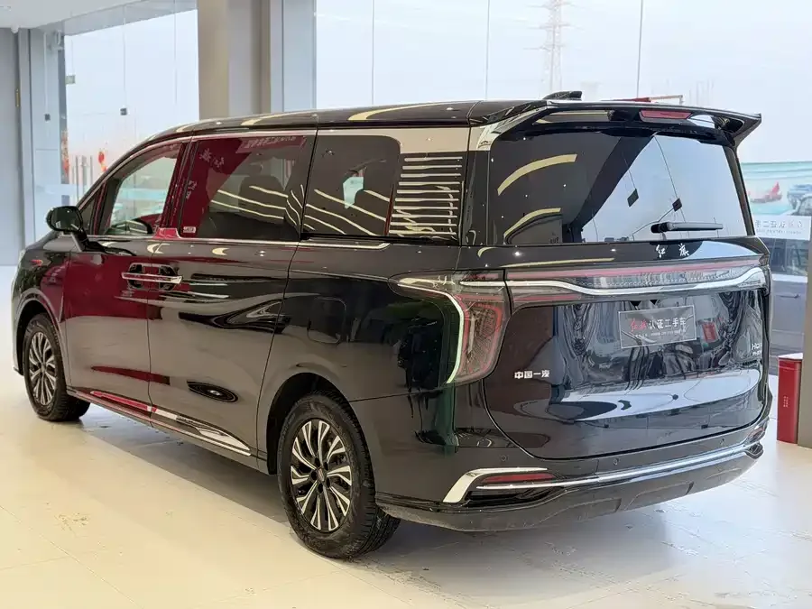 Hongqi HQ9 PHEV Hongqi HQ9 PHEV 2024 2.0T 4WD Business Edition 2024 — миниатюра 3