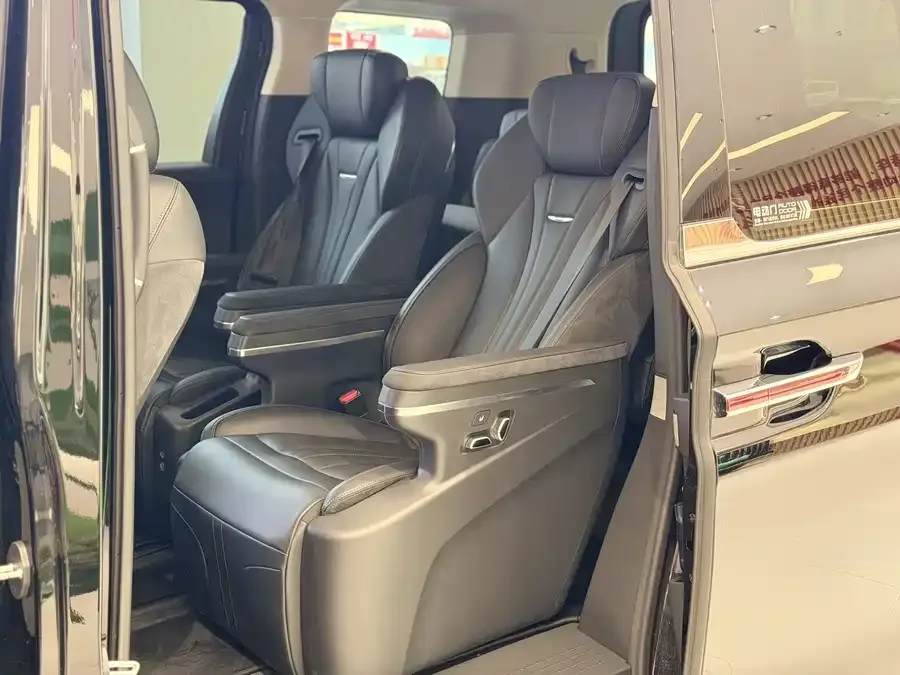 Hongqi HQ9 PHEV Hongqi HQ9 PHEV 2024 2.0T 4WD Business Edition 2024 — миниатюра 4