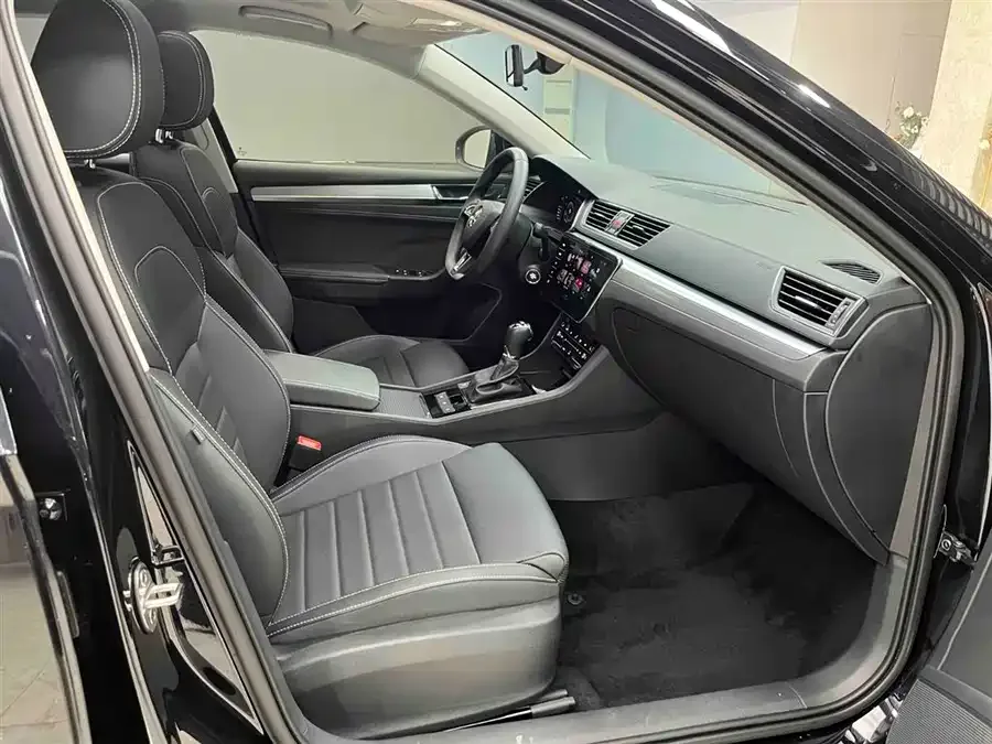 Skoda SuperB Superpa 2024 TSI280 DSG Exclusive Edition 2024 — миниатюра 4
