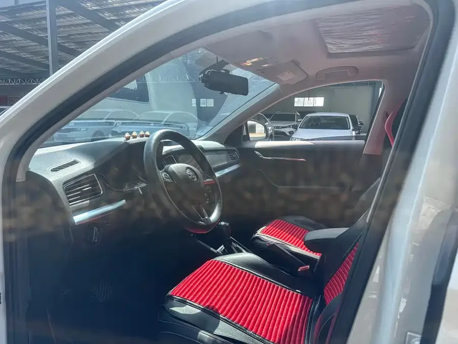 Skoda Kamiq Komic 2024 1.5L automatic comfort version 2024 — миниатюра 4