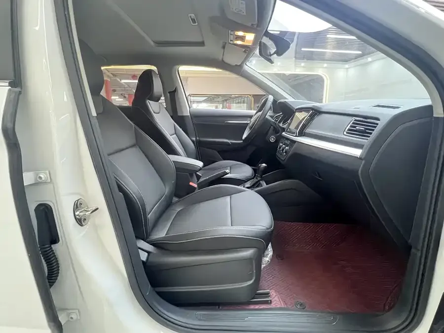 Skoda Kamiq Komic 2022 1.5L automatic comfort version 2022 — миниатюра 4
