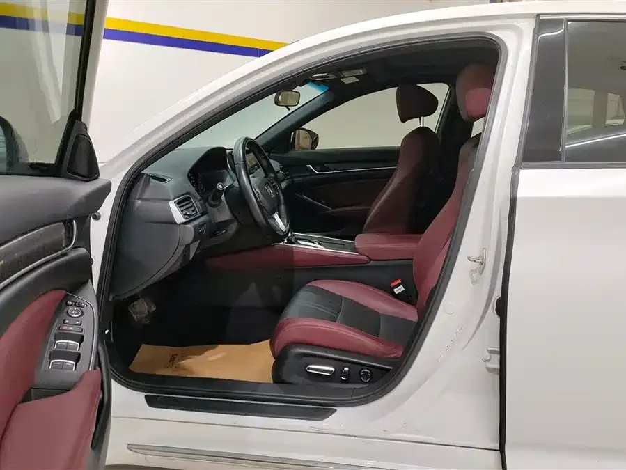 Honda Inspire 2022 Insignia 260TURBO Fine Edition 2022 — миниатюра 3