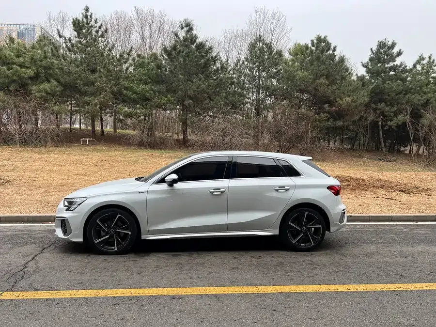 Audi A3 2024 Sportback 35 TFSI stylish and sporty 2024 — миниатюра 4