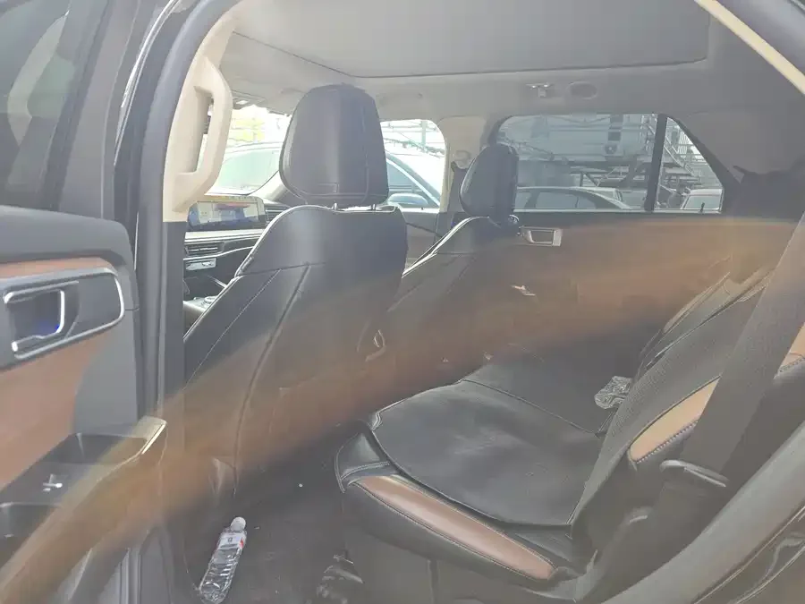 Ford Explorer Explorer 2023 EcoBoost 285 4WD Titanium Edition 7 Seaters 2023 — миниатюра 3