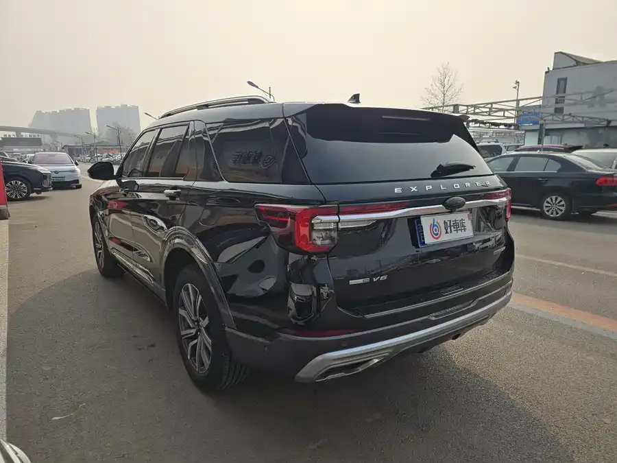 Ford Explorer Explorer 2023 EcoBoost 285 4WD Titanium Edition 7 Seaters 2023 — миниатюра 4
