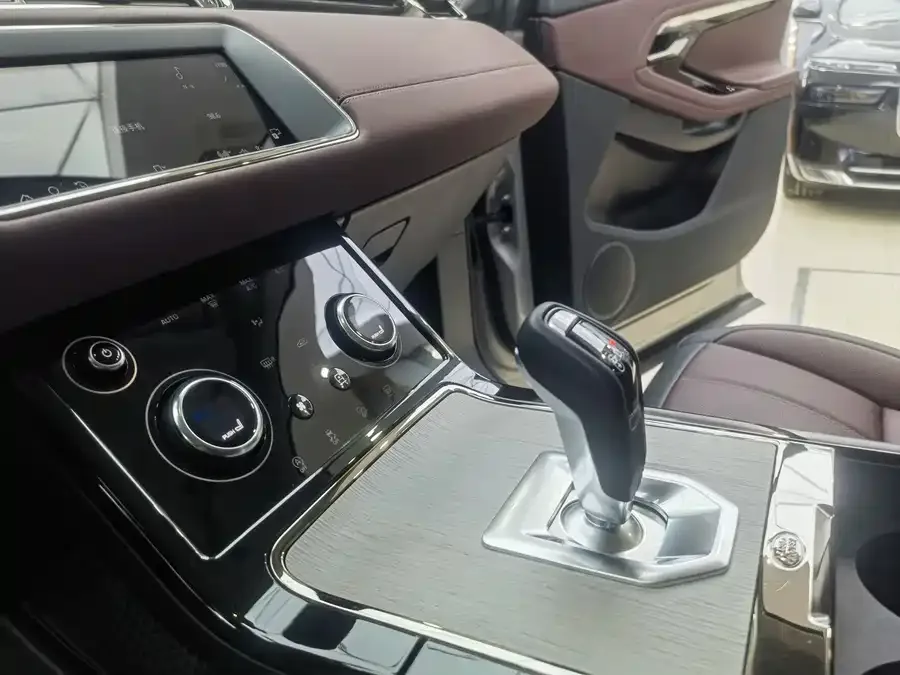 Land Rover Range Rover Aurora New Energy Range Rover Aurora New Energy 2023 Aurora L P300e Plug-in Electric Hybrid Edition 2024 — миниатюра 3
