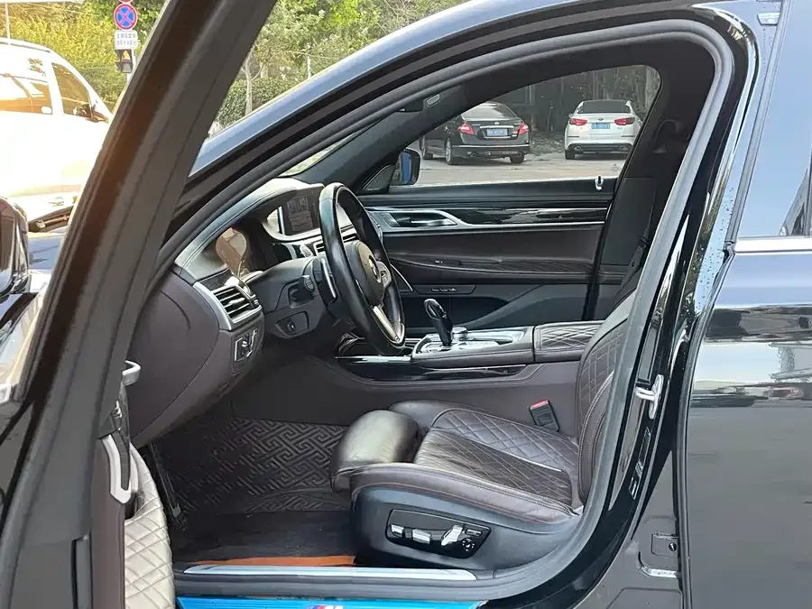 BMW 7 Series BMW 7 Series 2021 740Li Leading M Sport Package 2025 — миниатюра 2