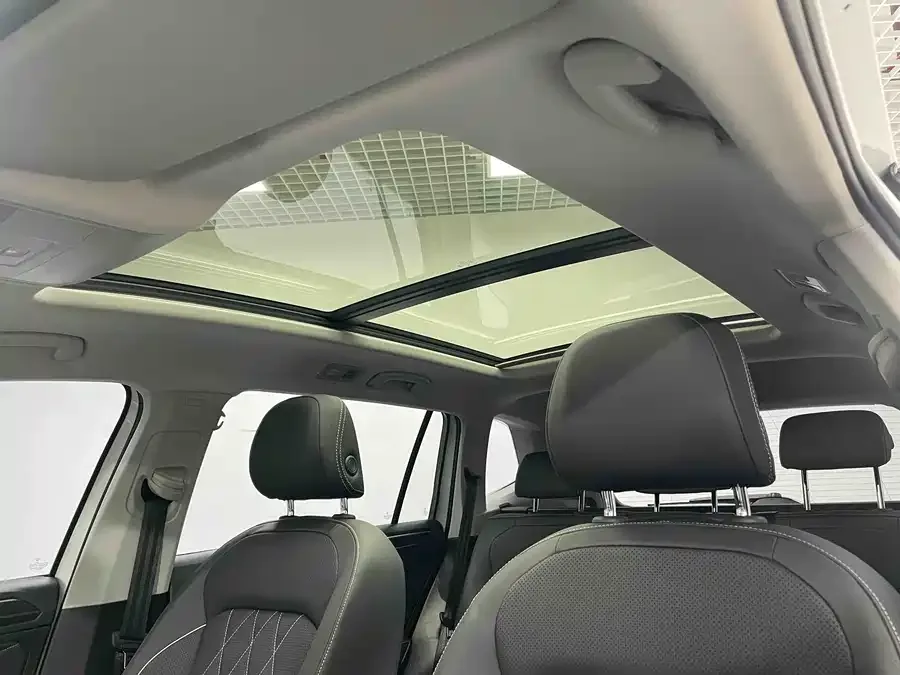 Volkswagen Tiguan L Tiguan L 2023 facelift 330TSI automatic two-wheel drive intelligent version 2024 — миниатюра 3