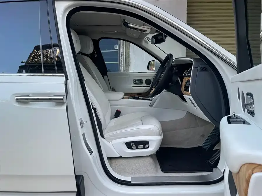 Rolls-Royce Cullinan Cullinan 2024 four-seat version 2025 — миниатюра 3