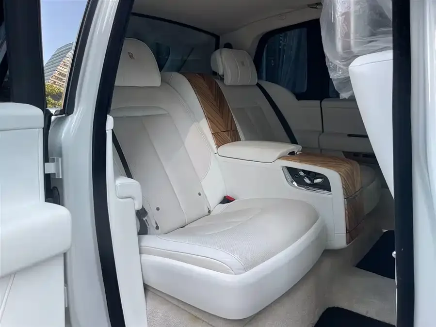 Rolls-Royce Cullinan Cullinan 2024 four-seat version 2025 — миниатюра 4