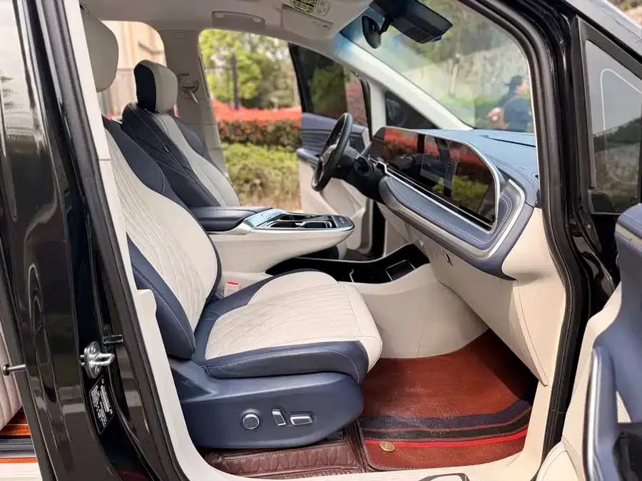 Maxus G90 2022 2.0T Nebula seven-seater version 2023 — миниатюра 3