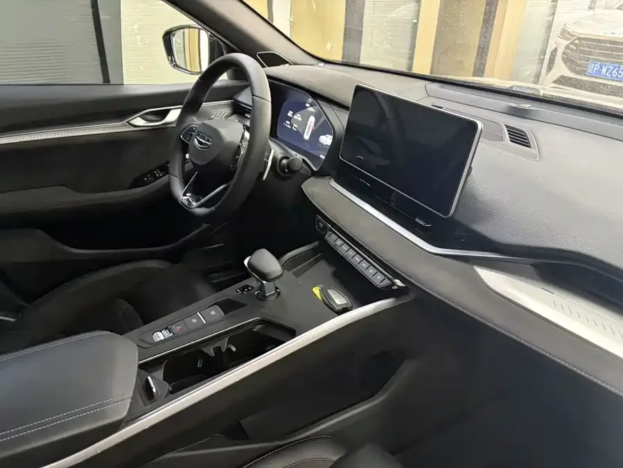 Geely Xingrui Xingrui 2023 2.0TD only available in green version 2025 — миниатюра 3