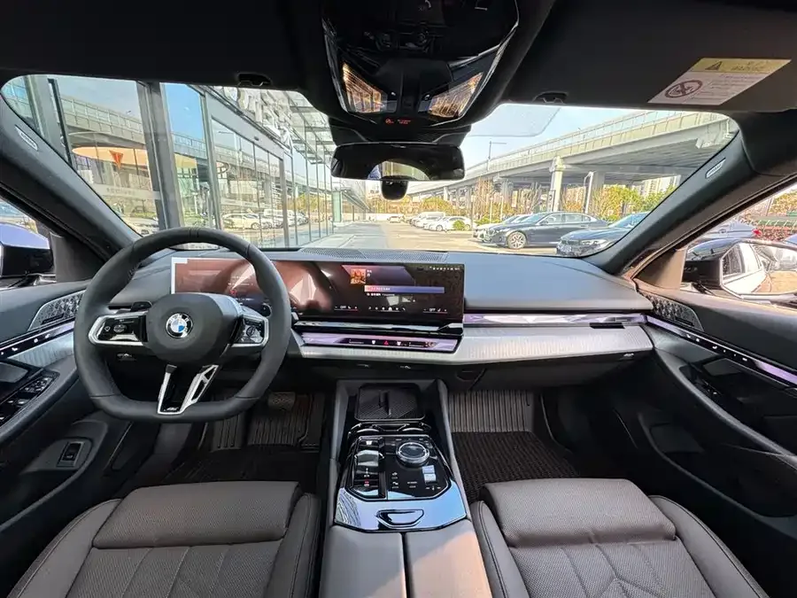 BMW 5 Series BMW 5 Series (Imported) 2024 530i Exclusive M Sport Package 2026 — миниатюра 3