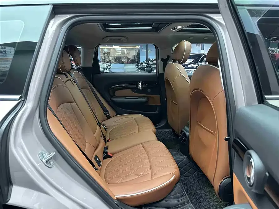 MINI Clubman MINI CLUBMAN 2023 facelift 1.5T COOPER Connoisseur 2023 — миниатюра 5
