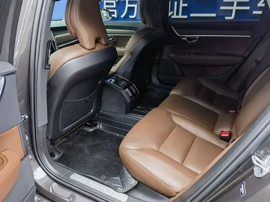Volvo S90 2023 B5 Zhiyuan Luxury Edition 2023 — миниатюра 3