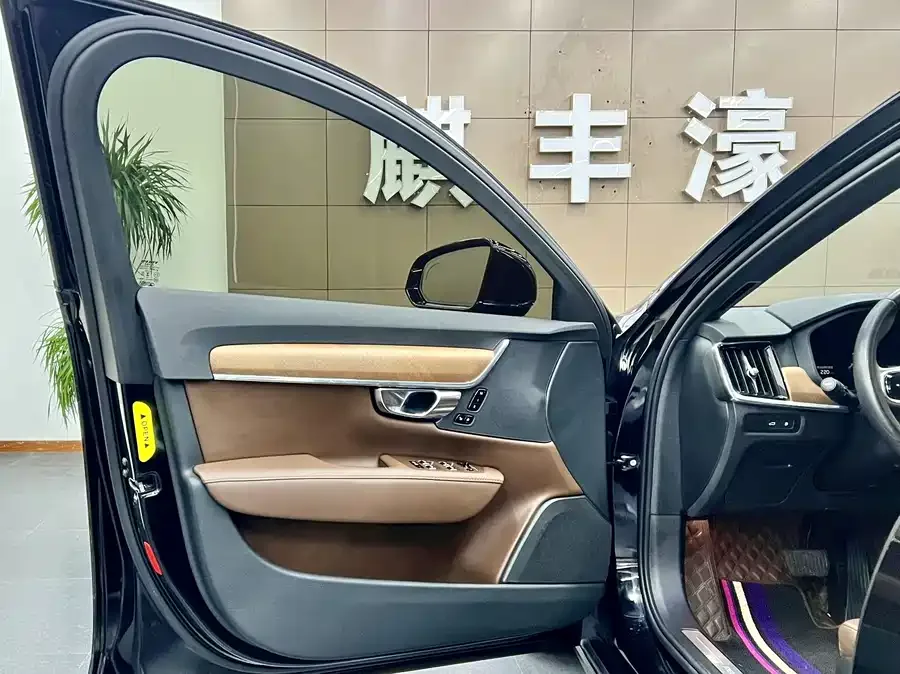 Volvo S90 plug-in hybrid 2024 plug-in hybrid four-wheel drive long-range Zhiyi luxury version 2024 — миниатюра 4