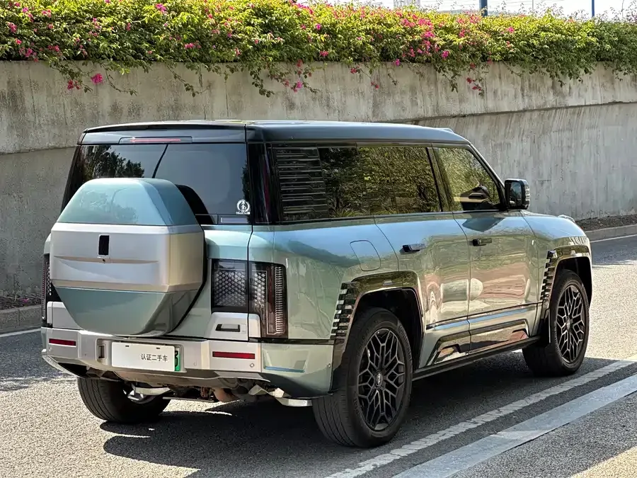 BYD U8 Looking up to U8 2023 Deluxe Edition 2023 — миниатюра 2