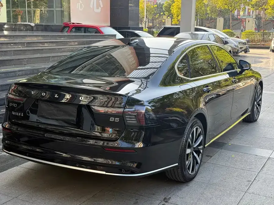 Volvo S90 2026 B5 Zhiyi Luxury Edition 2025 — миниатюра 3