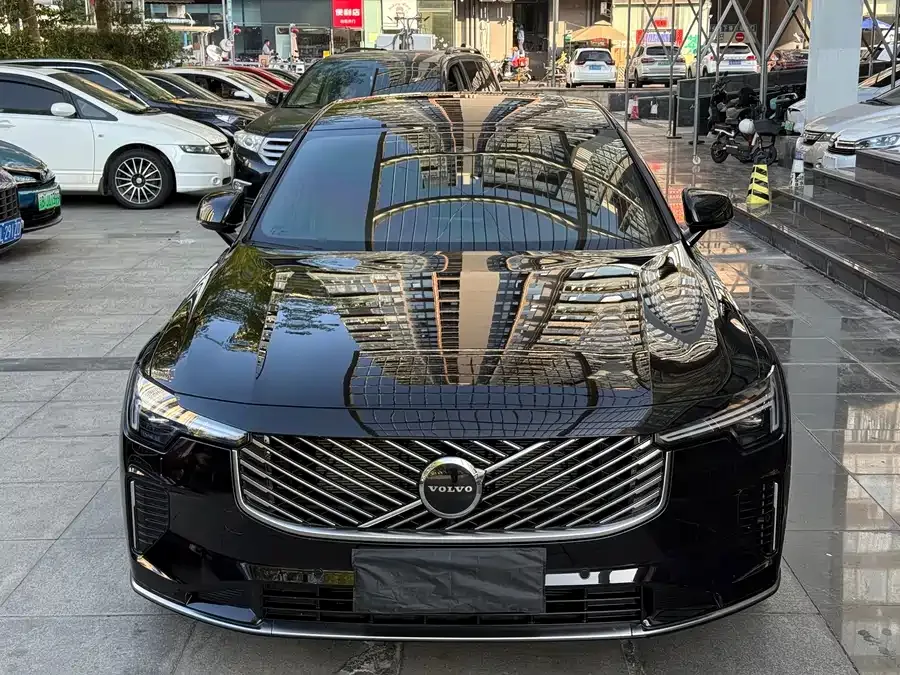 Volvo S90 2026 B5 Zhiyi Luxury Edition 2025 — фото 1, купить с доставкой в Москву