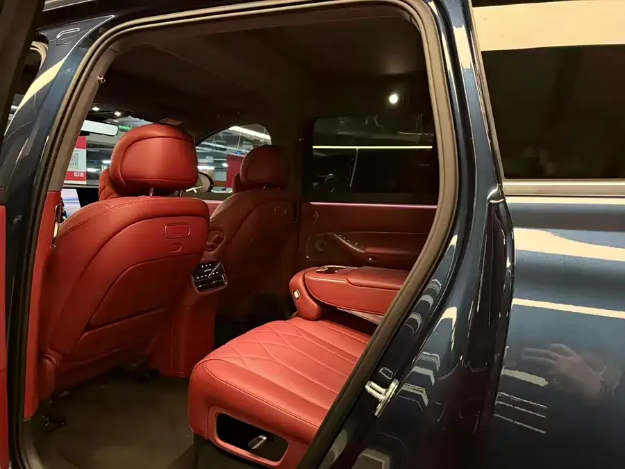 AITO M8 M8 2025 Extended Range Ultra Edition 53.4kWh 5-seater Edition 2025 — миниатюра 4