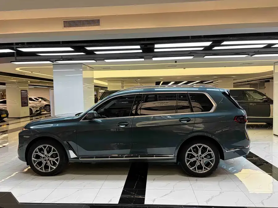 BMW X7 2023 xDrive40i Leading Luxury Package 2022 — миниатюра 2