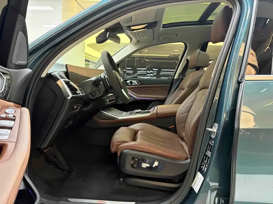 BMW X7 2023 xDrive40i Leading Luxury Package 2022 — миниатюра 3