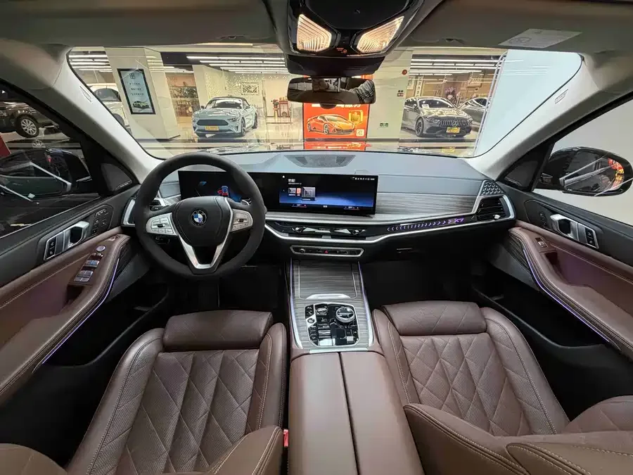 BMW X7 2023 xDrive40i Leading Luxury Package 2022 — миниатюра 4