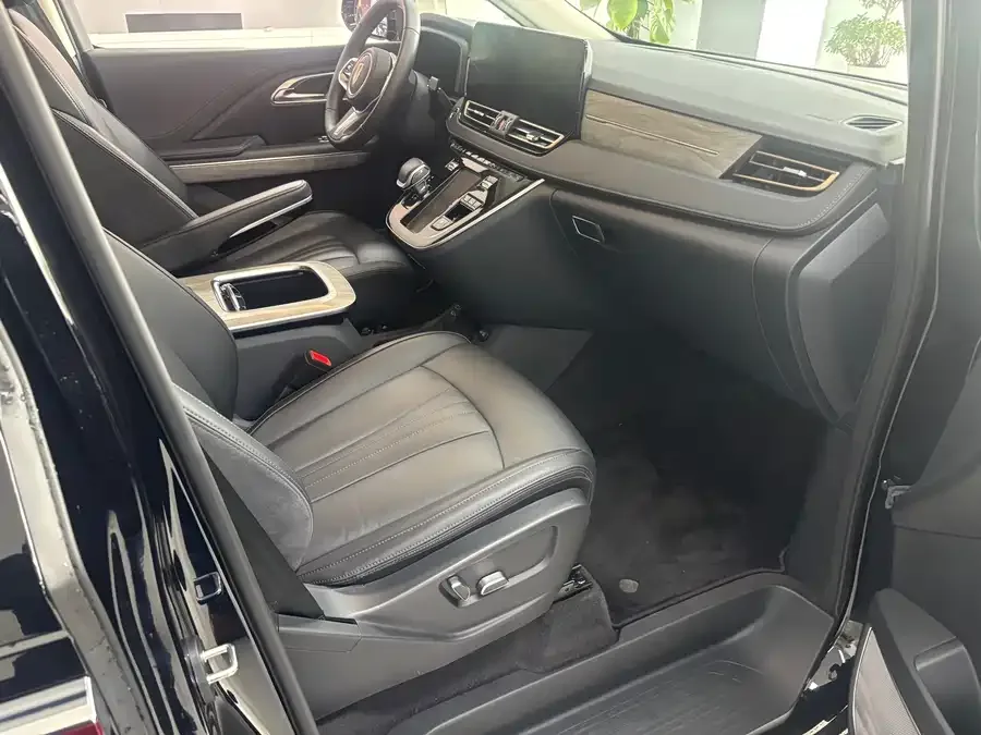 Hongqi HQ9 PHEV Hongqi HQ9 PHEV 2024 2.0T 4WD Business Edition 2025 — миниатюра 3