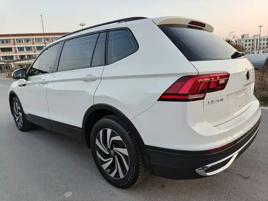 Volkswagen Tiguan L Tiguan L 2022 330TSI Automatic 2WD Comfort Edition 2022 — миниатюра 4