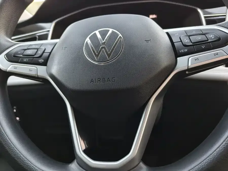 Volkswagen Tiguan L Tiguan L 2022 330TSI Automatic 2WD Comfort Edition 2022 — миниатюра 5
