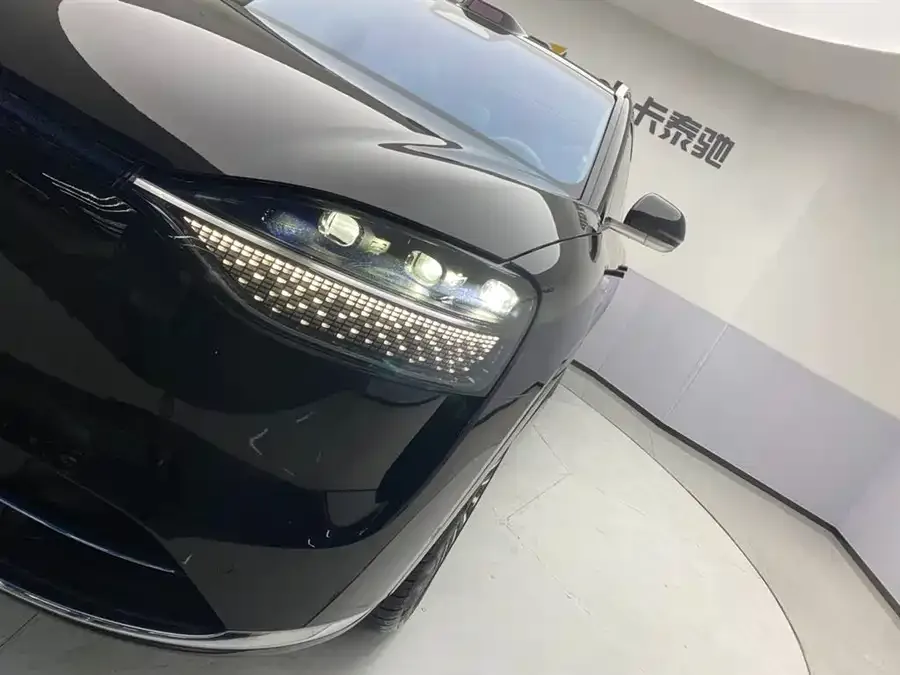AITO M9 Wenjie M9 2024 Extended Range Max Edition 42kWh 6-seater Edition 2024 — миниатюра 3