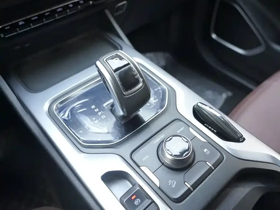 Geely Okavango Haoyue 2022 1.8TD Automatic Comfort 7 Seater 2023 — миниатюра 4