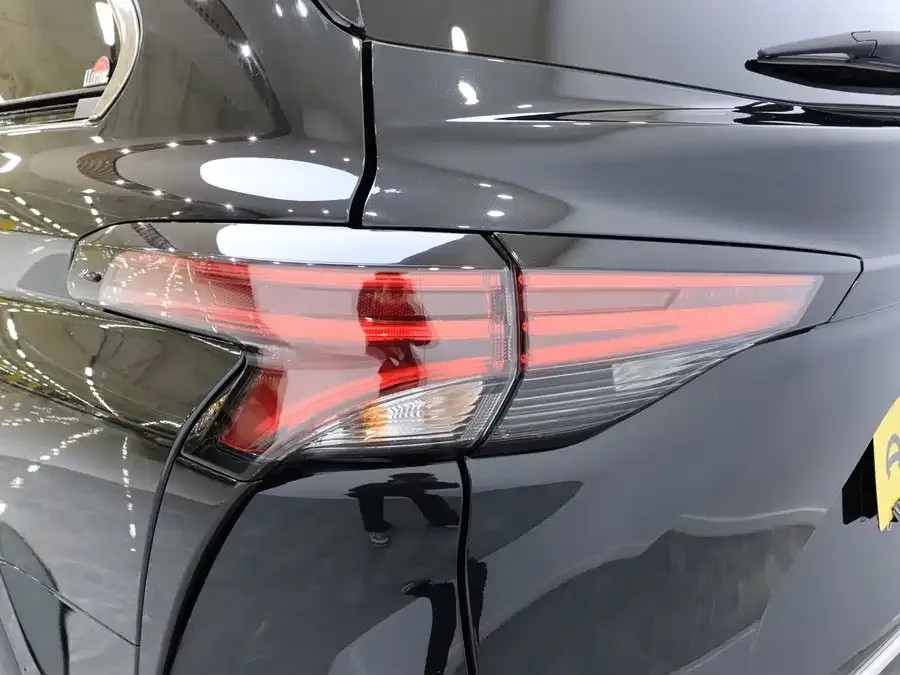 Toyota Sienna SIENNA 2023 2.5L Hybrid Premium Edition 2023 — миниатюра 3