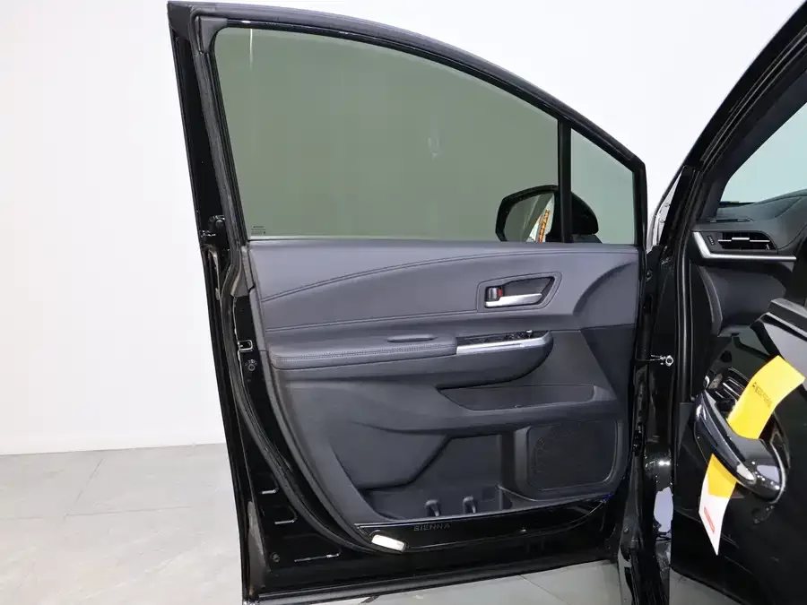 Toyota Sienna SIENNA 2023 2.5L Hybrid Premium Edition 2023 — миниатюра 4