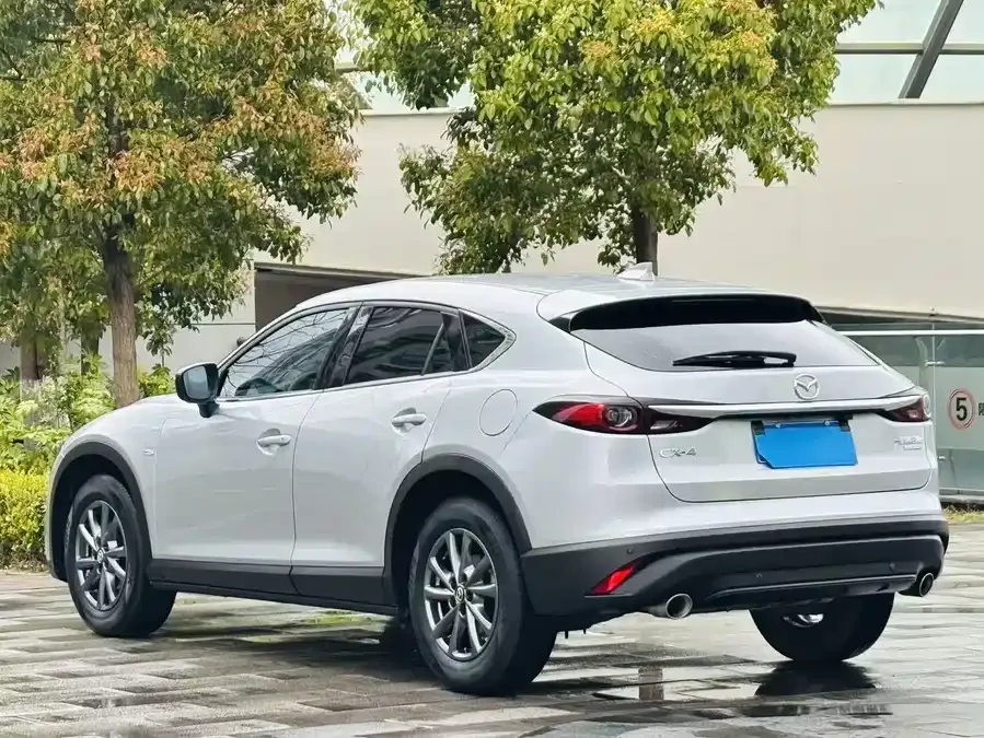 Mazda CX-4 2021 2.0L Automatic 2WD Blue Sky Explorer Edition 2022 — миниатюра 2