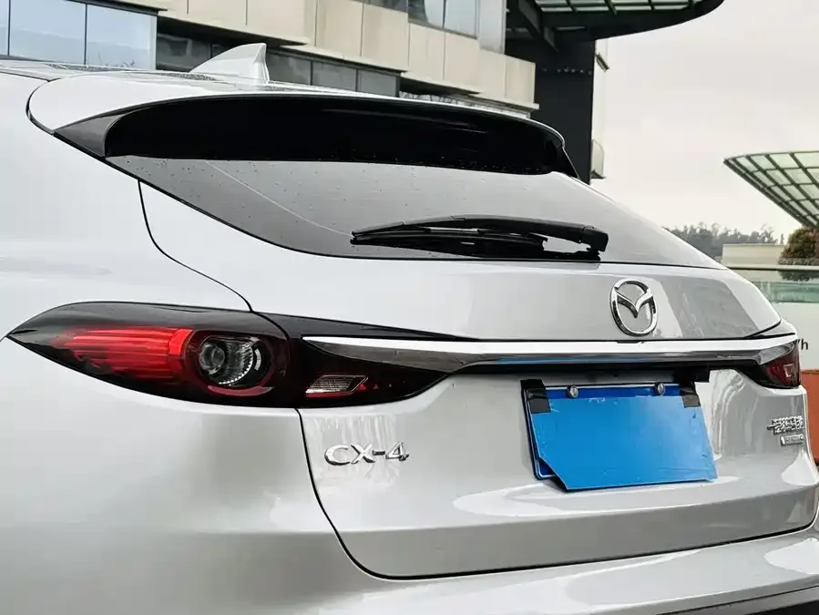 Mazda CX-4 2021 2.0L Automatic 2WD Blue Sky Explorer Edition 2022 — миниатюра 3