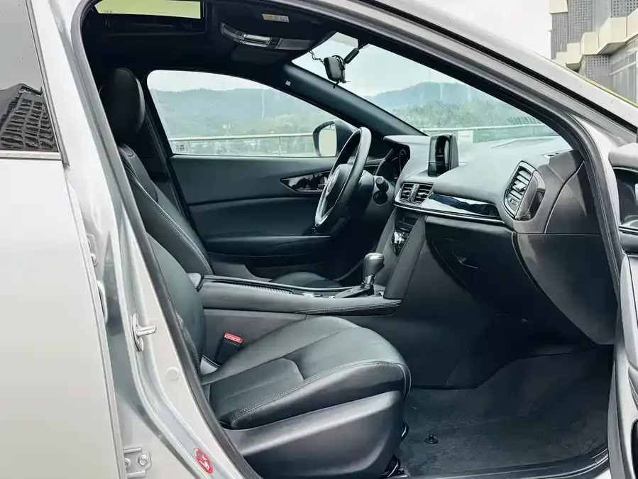 Mazda CX-4 2021 2.0L Automatic 2WD Blue Sky Explorer Edition 2022 — миниатюра 5