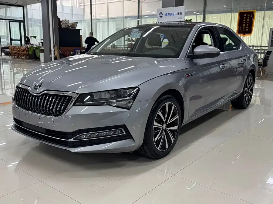 Skoda SuperB Superb 2025 TSI280 DSG Premium Edition 2025 — фото 1, купить с доставкой в Москву